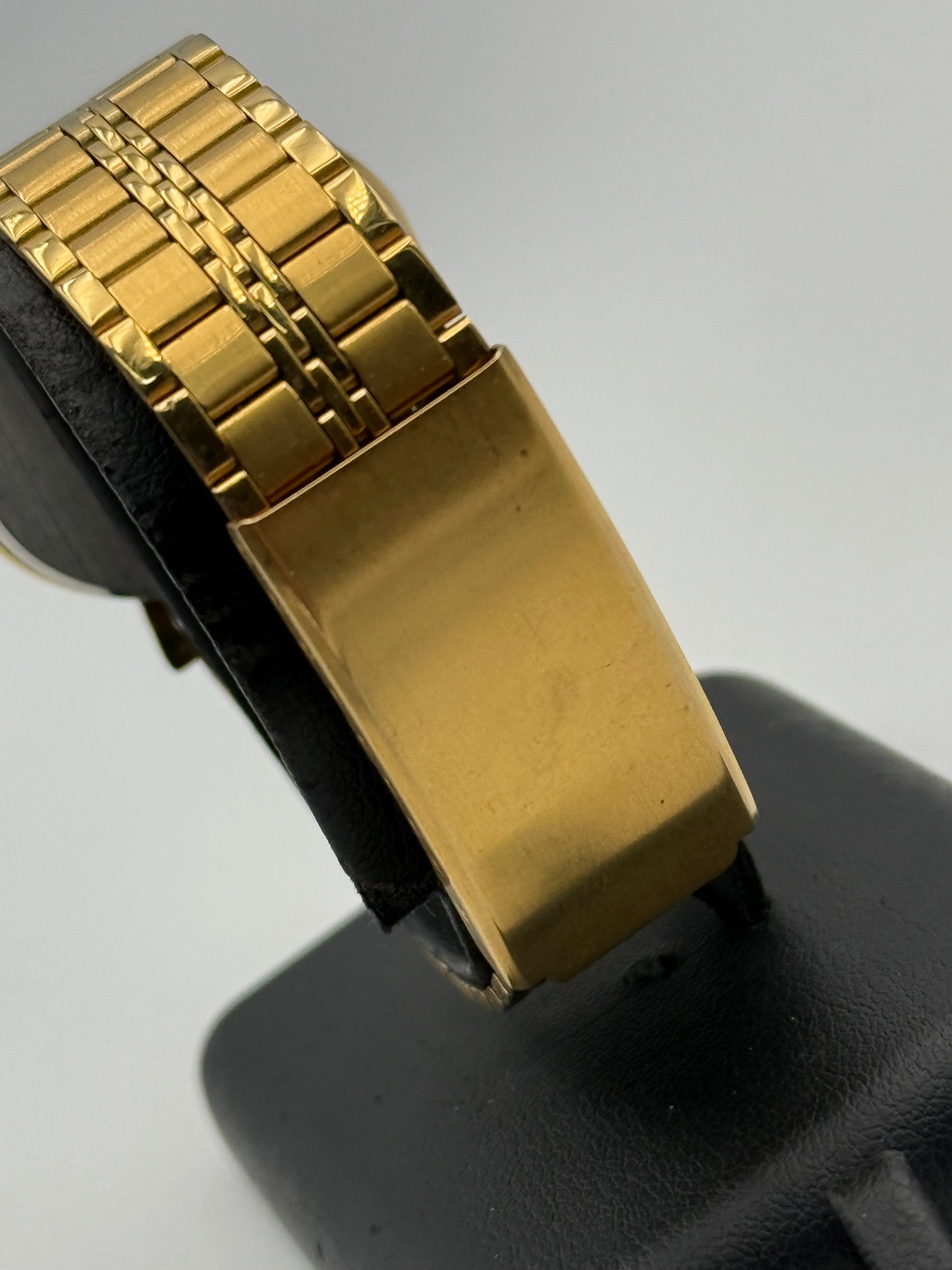 citizen quartz 6110-845790 33mm
