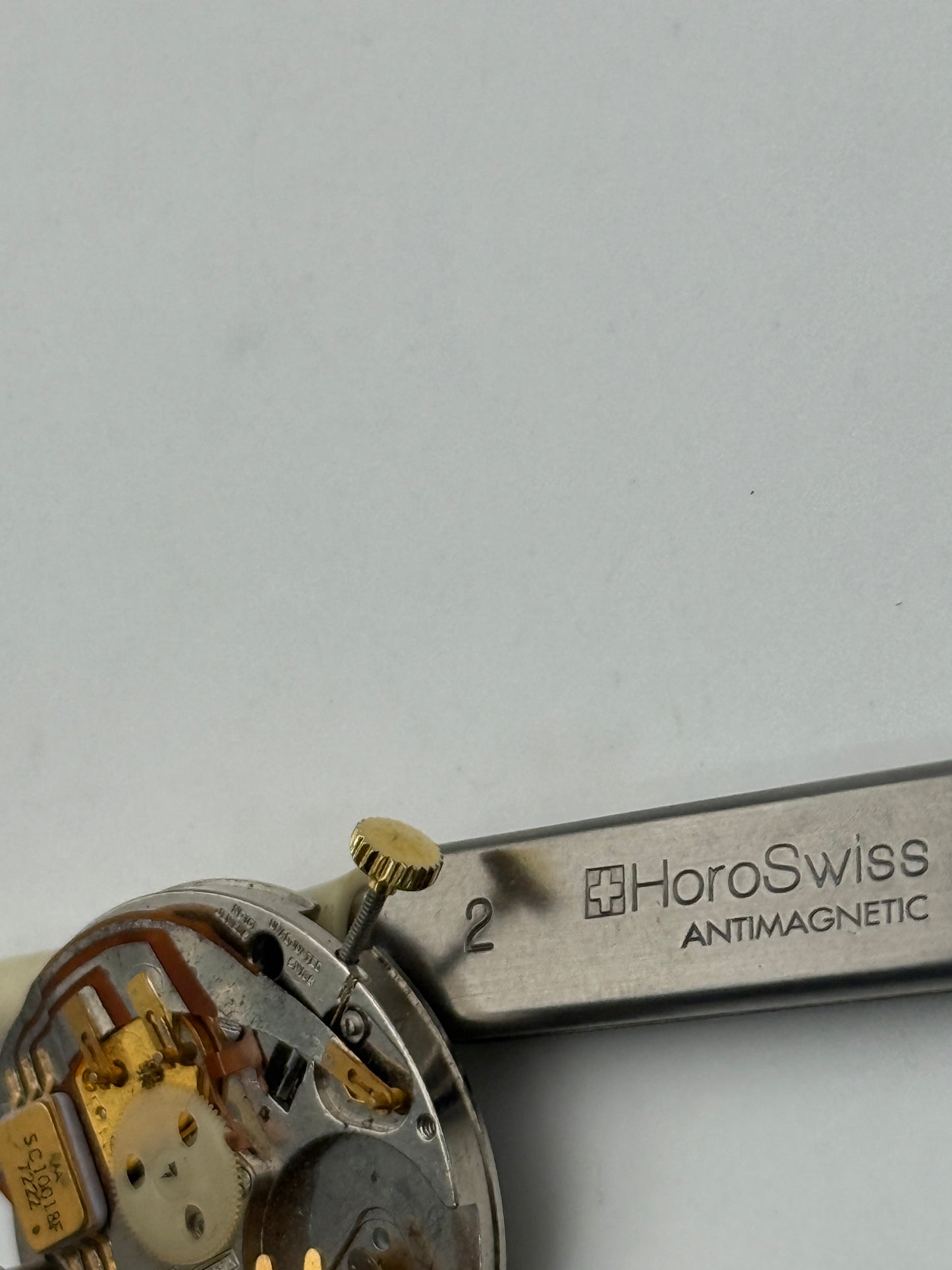 girard perregaux 352-528 quartz movement movimento