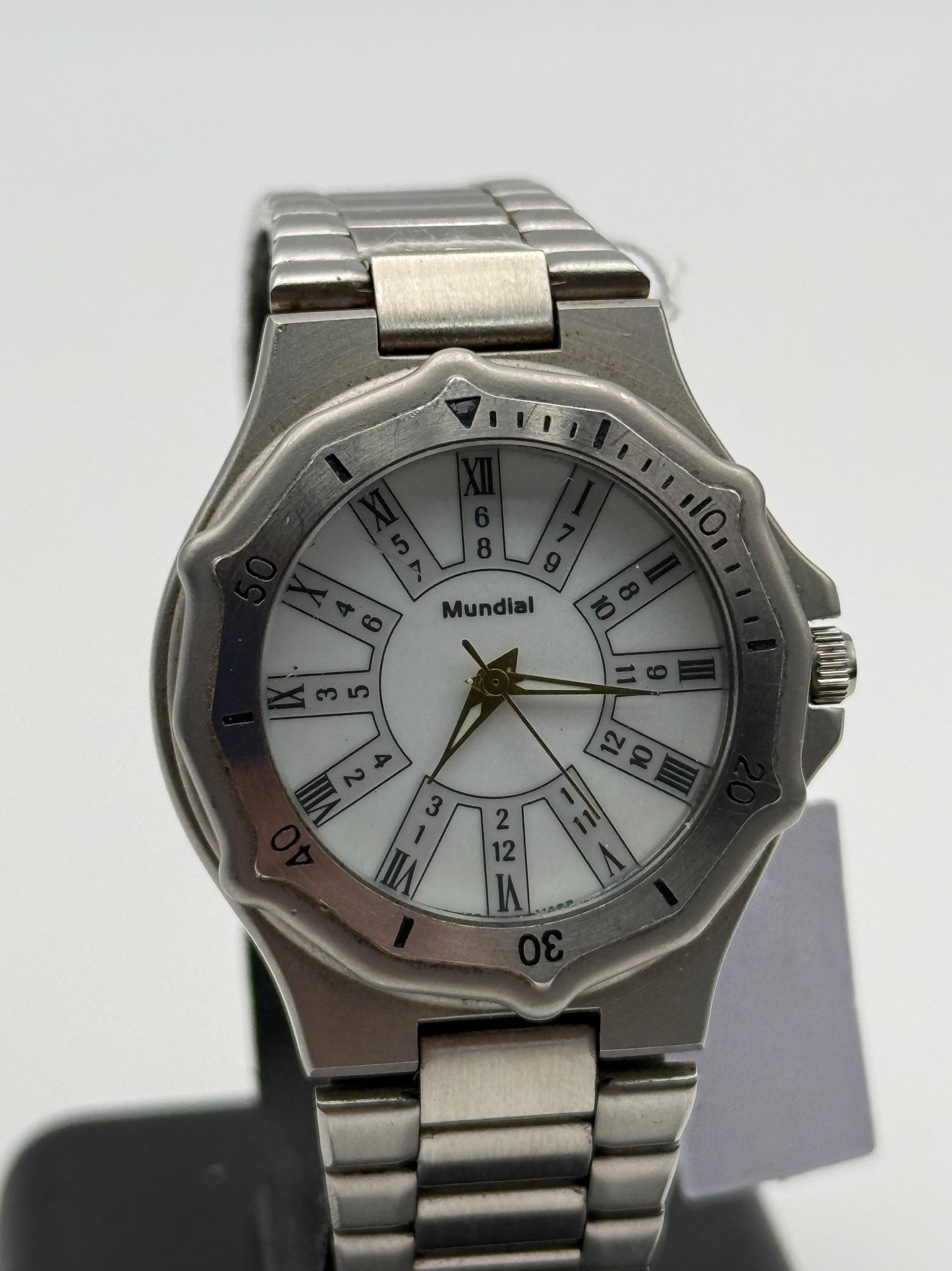 Mundial Quartz swiss 33mm watch