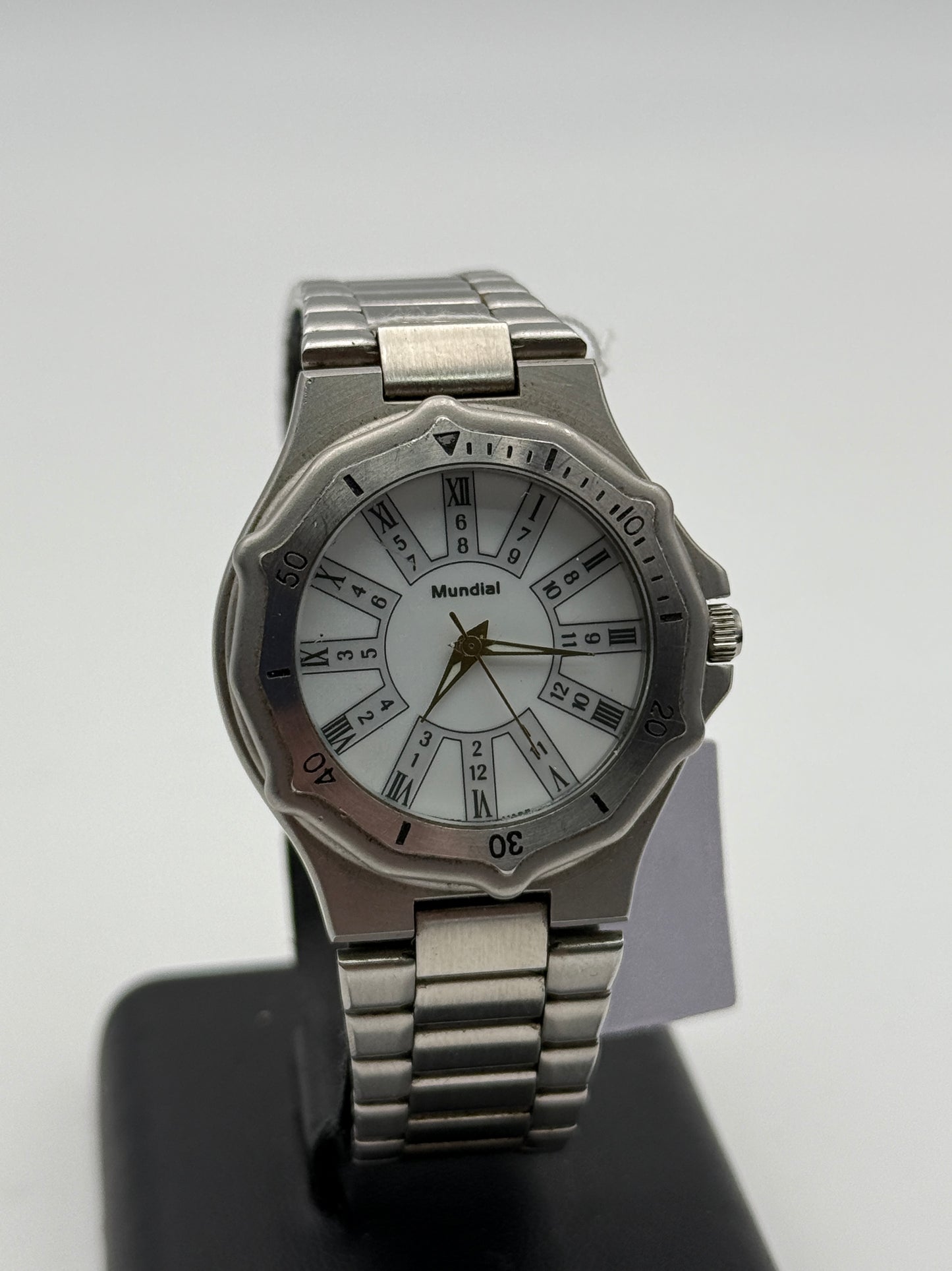 Mundial Quartz swiss 33mm watch