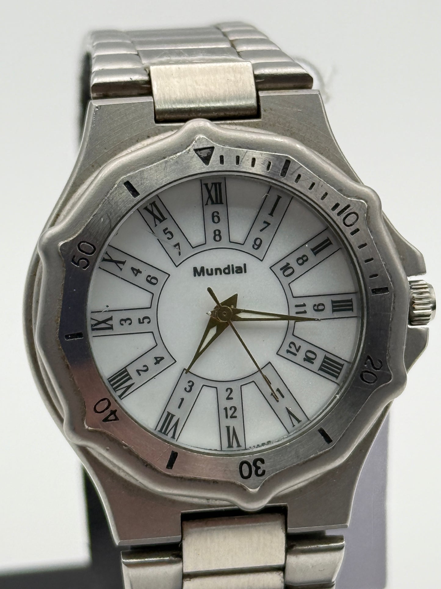 Mundial Quartz swiss 33mm watch
