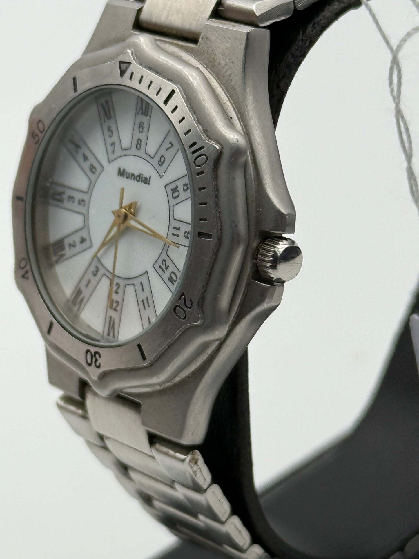 Mundial Quartz swiss 33mm watch