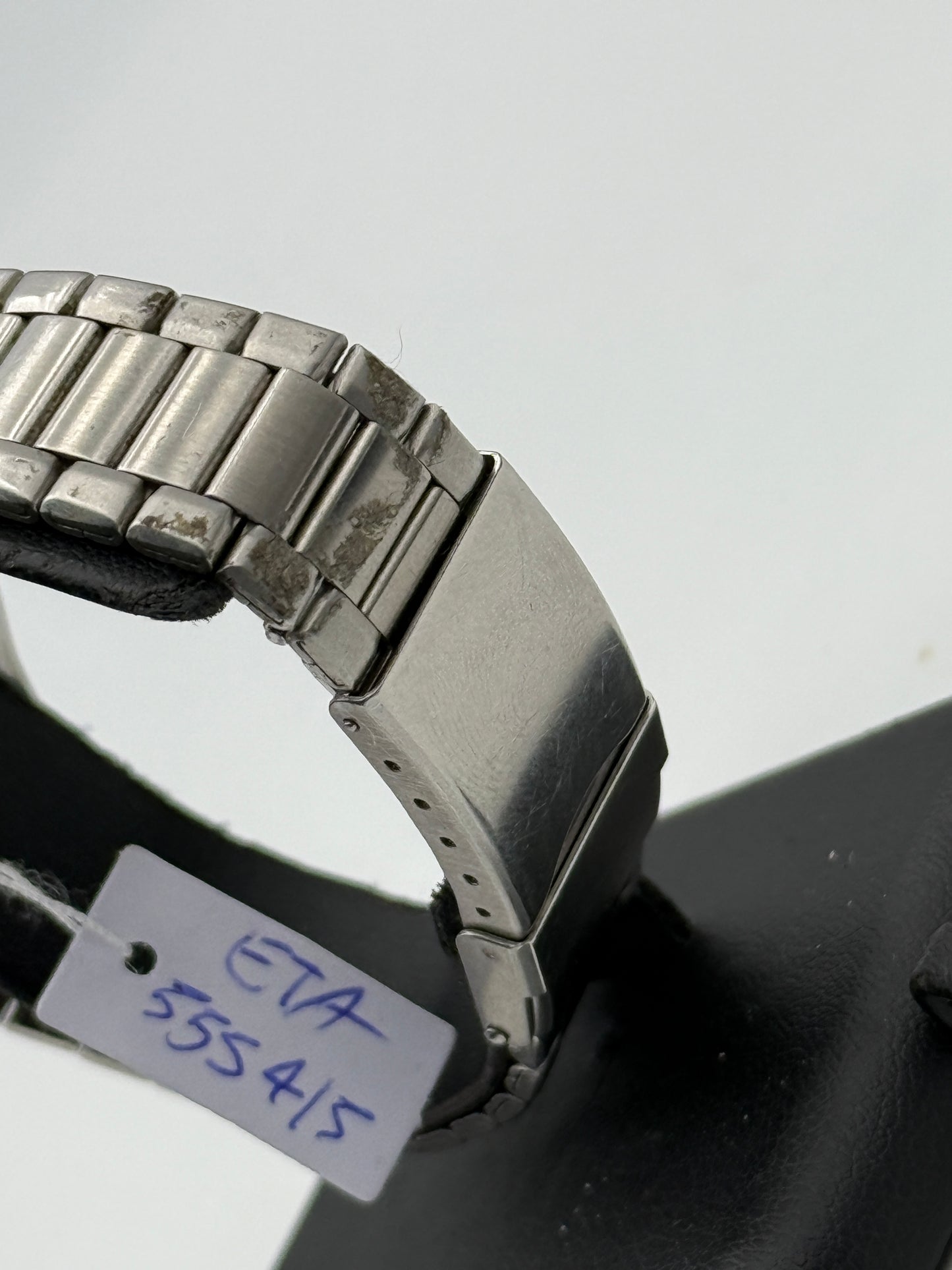 Mundial Quartz swiss 33mm watch