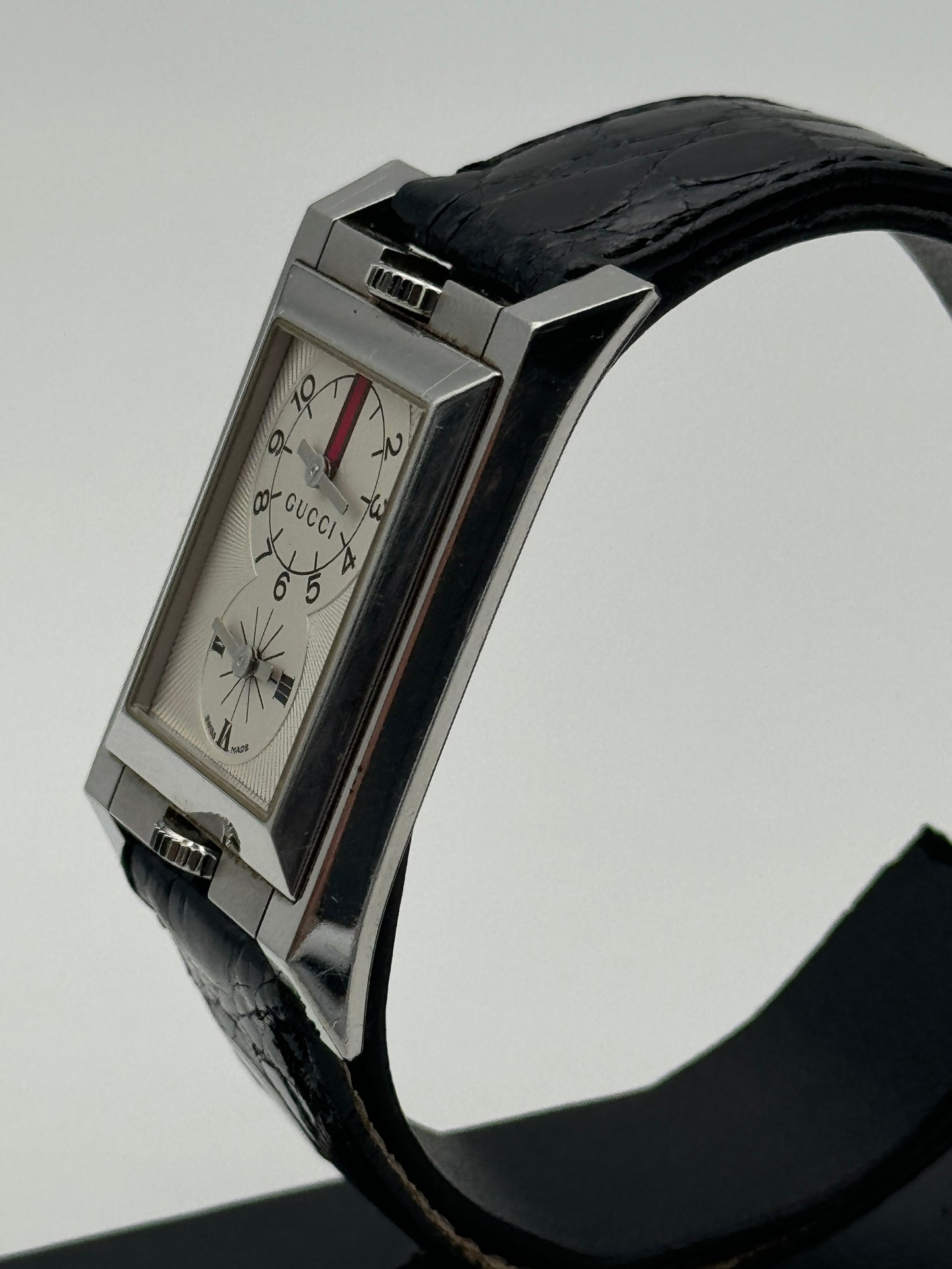 gucci dual time gmt 111 dual swiss made watch