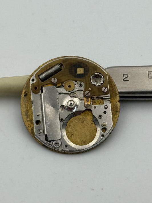 old quartz movement swiss made movimento