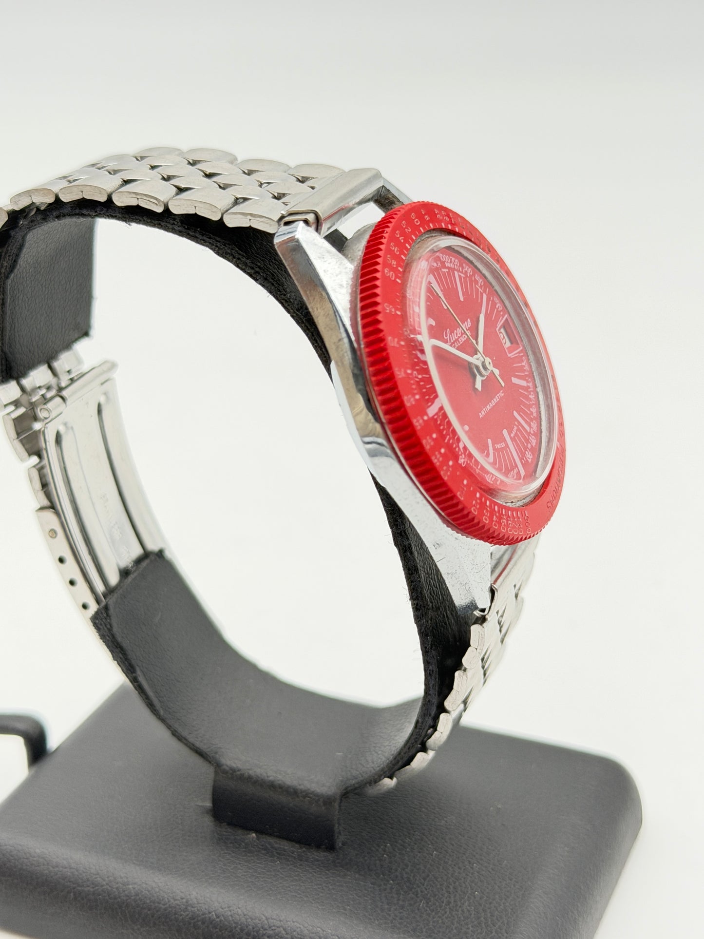 lucerne diver red watch swiss made nos 70s vintage