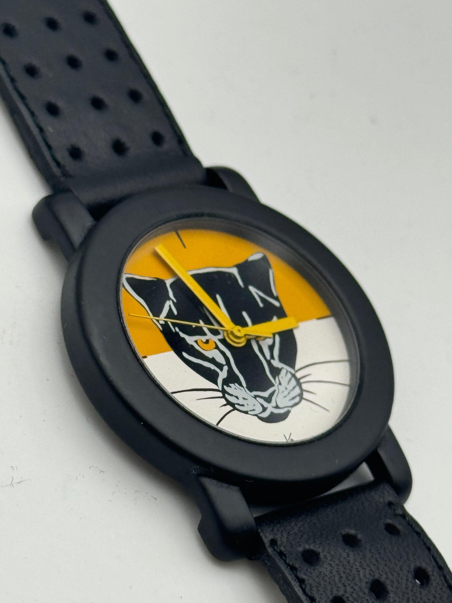 krizia swiss made watch rare 6.095.0.0.81 32mm black