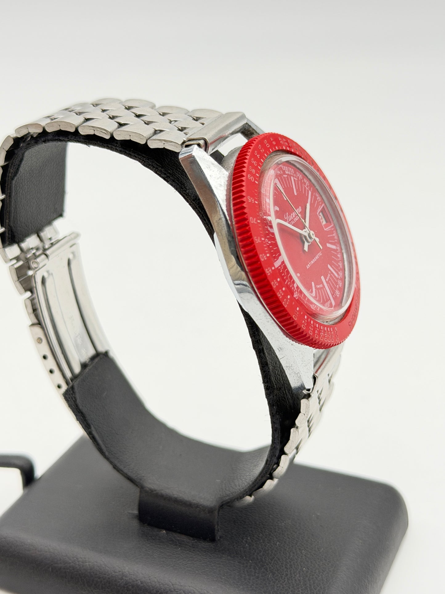 lucerne diver red watch swiss made nos 70s vintage