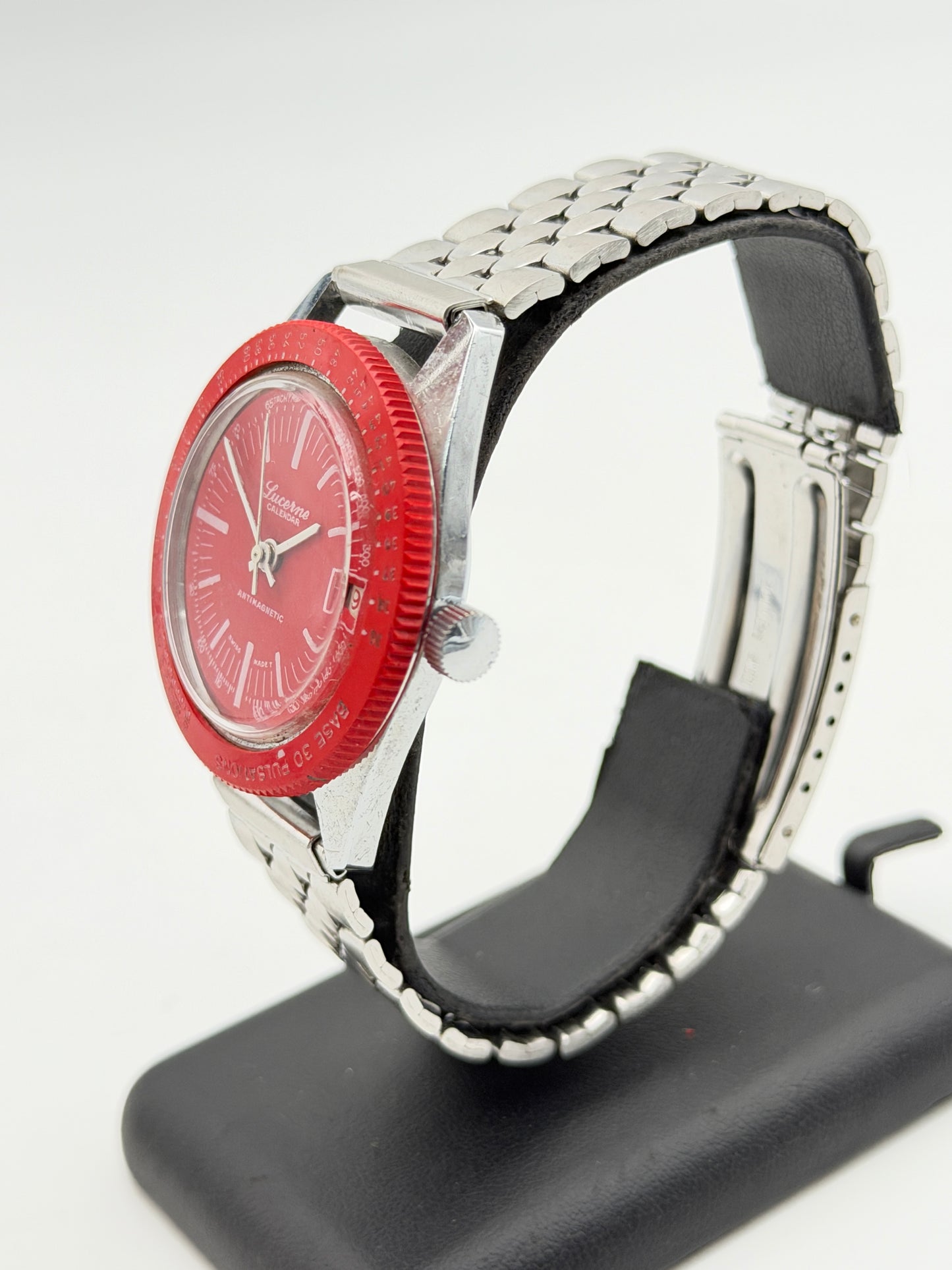 lucerne diver red watch swiss made nos 70s vintage