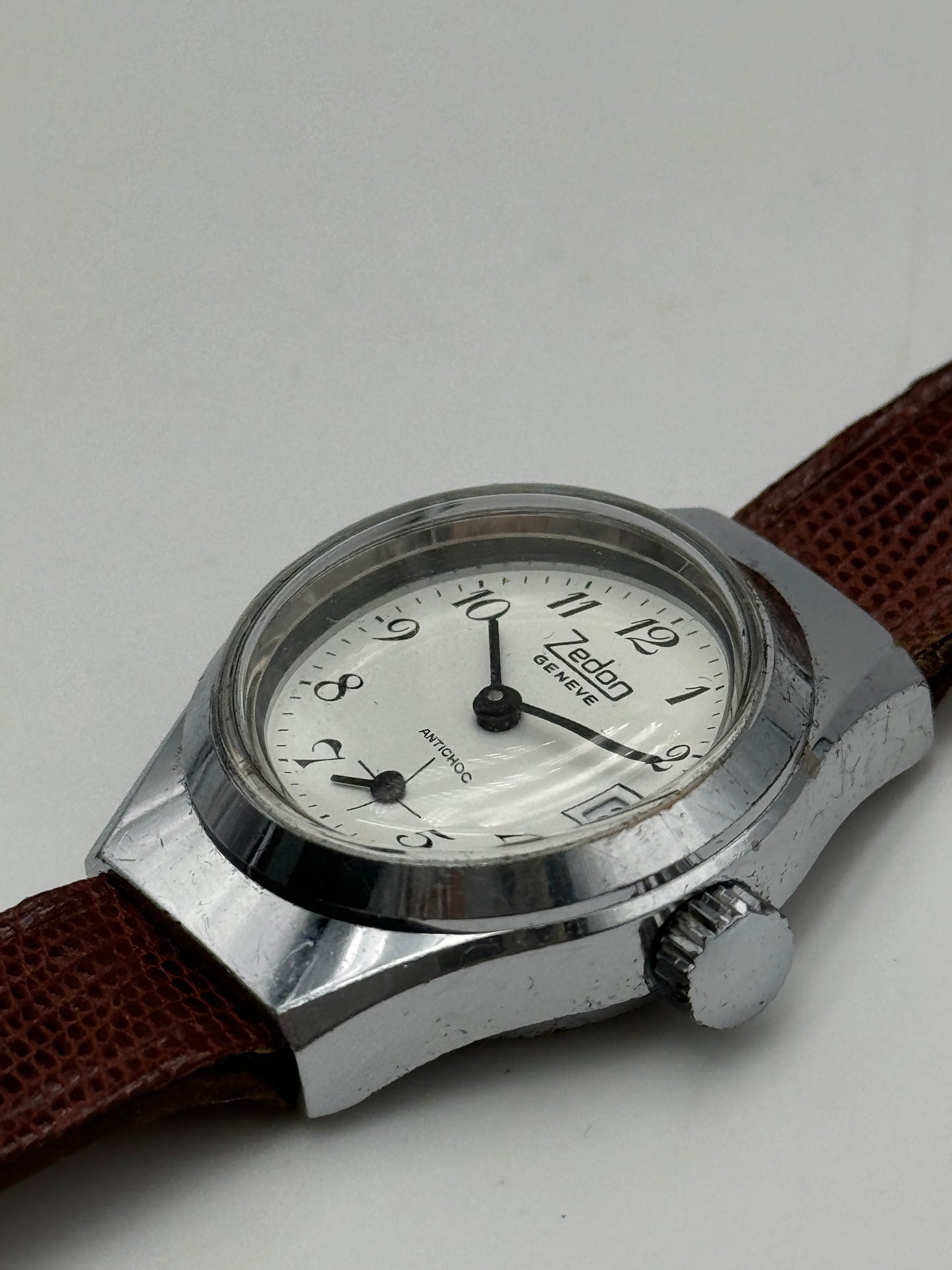zedon geneve antichoc vintage watch