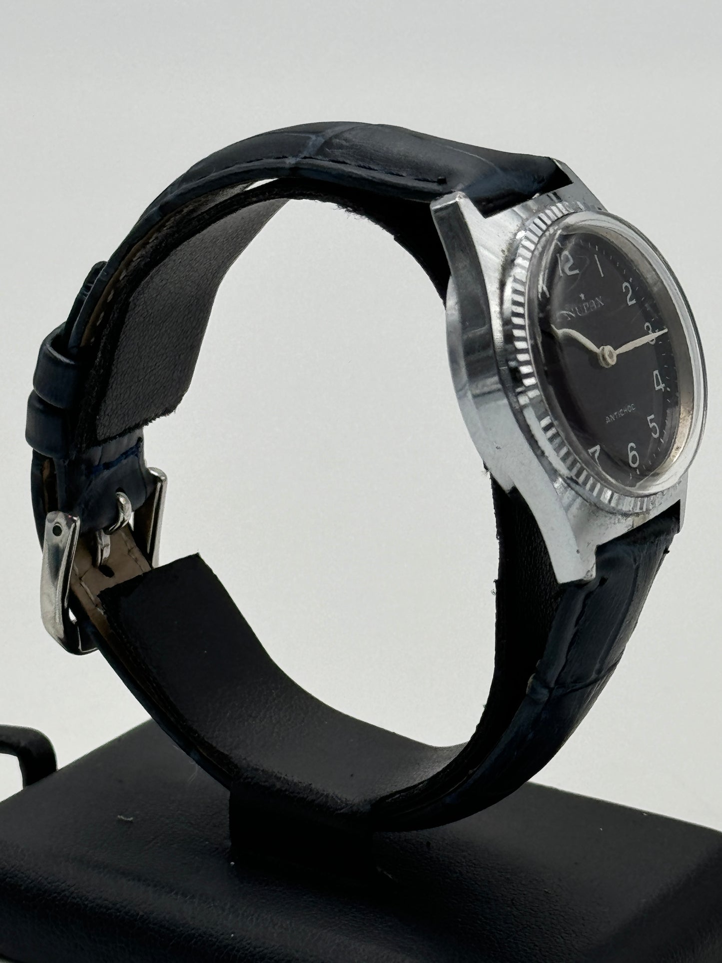 nupax antichoc vintage 30mm watch