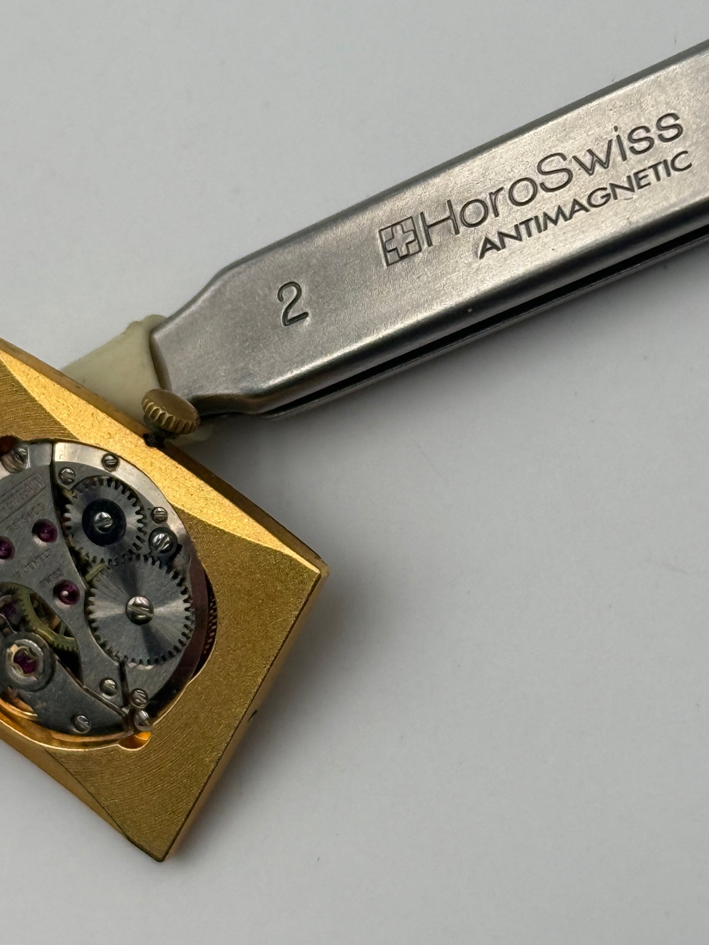 girard perreguax 7919609 17 jewels movement movimento